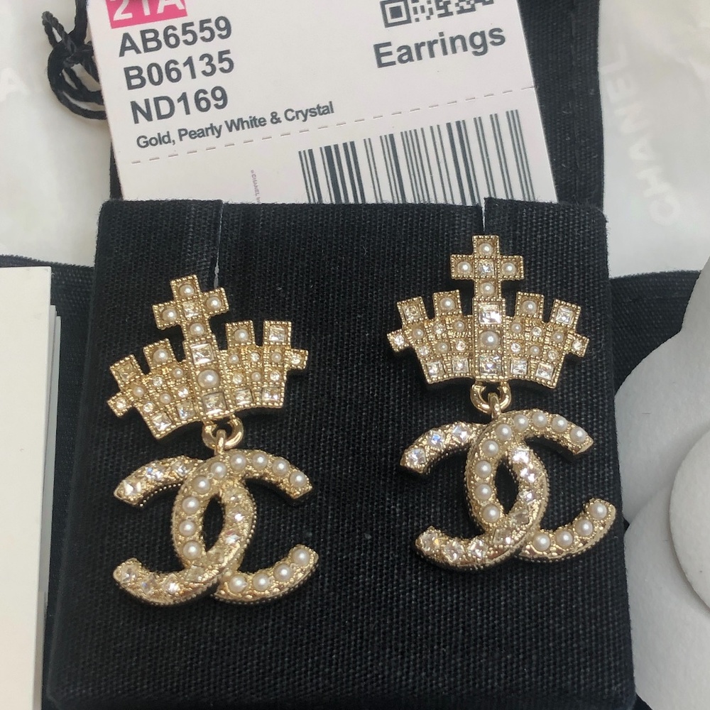 21A NEW Authentic Chanel Crystal Pearl Earrings